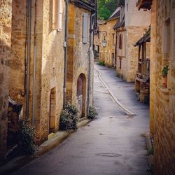 Narrow alley in alley