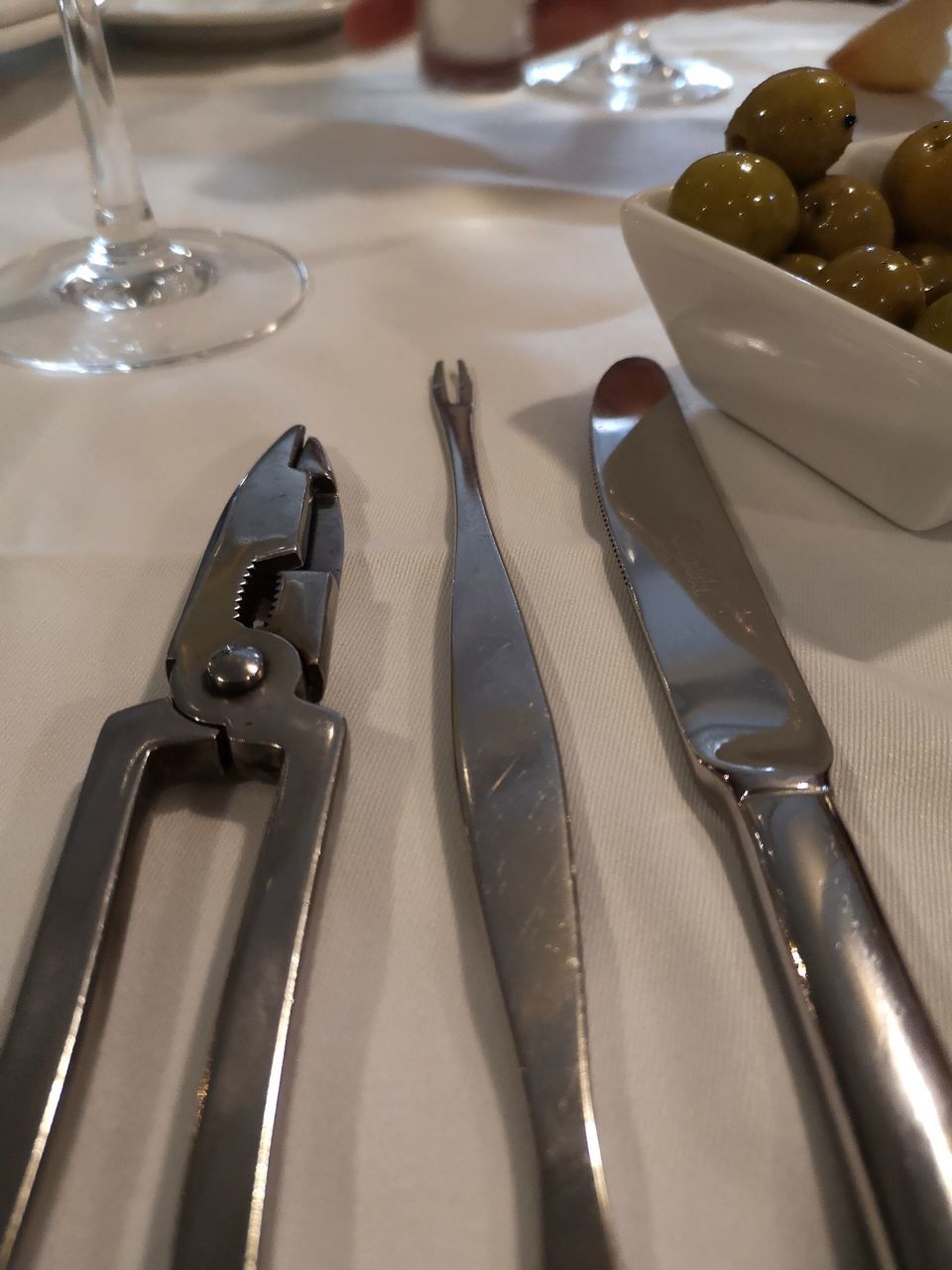 HIGH ANGLE VIEW OF WINE ON TABLE