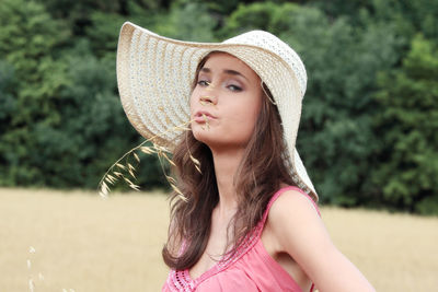 Portrait of a beautiful young woman looking away