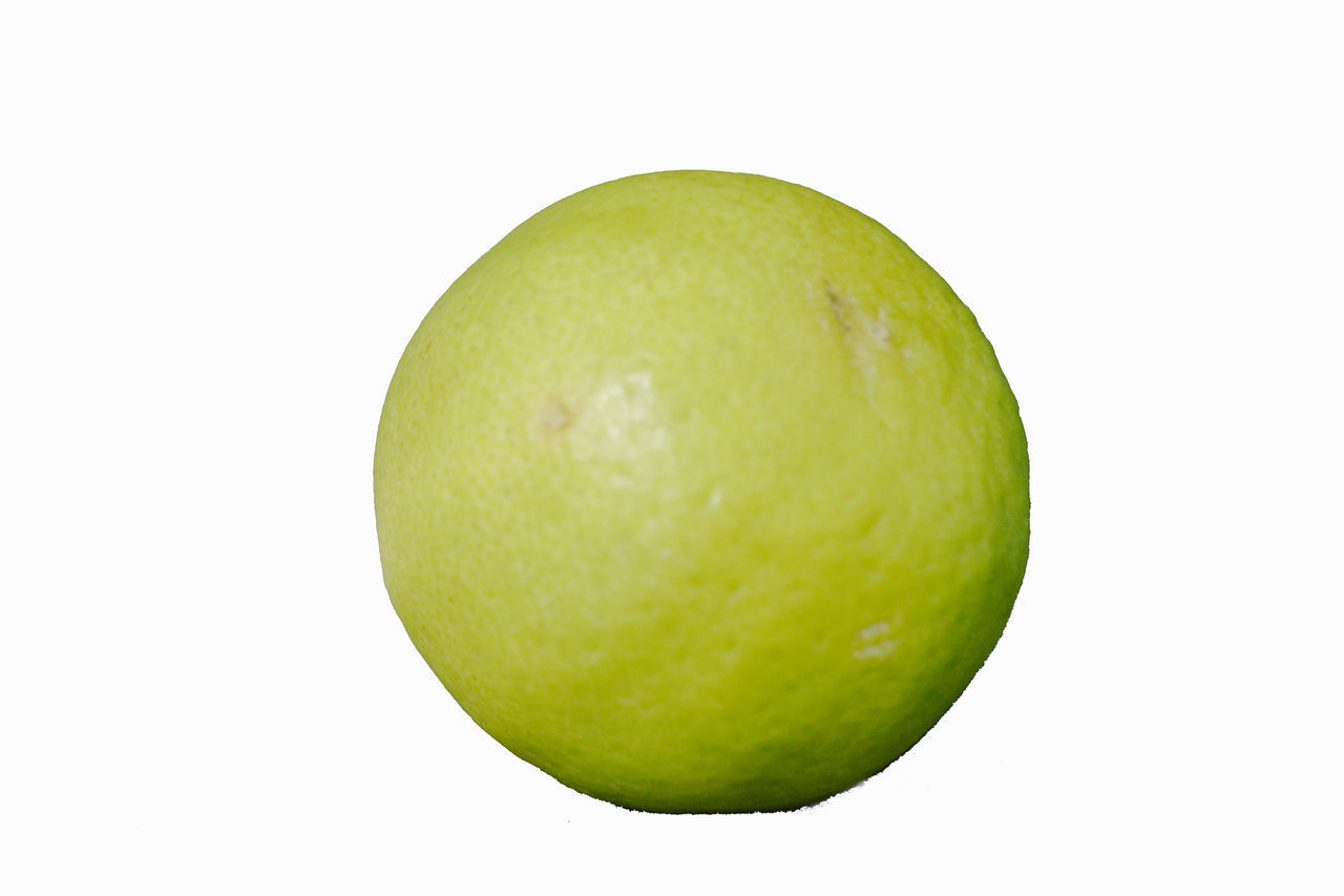 CLOSE-UP OF FRESH GREEN APPLE AGAINST WHITE BACKGROUND