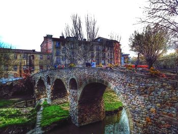 Arch bridge