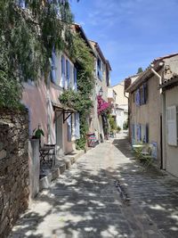 Narrow alley amidst buildings in city