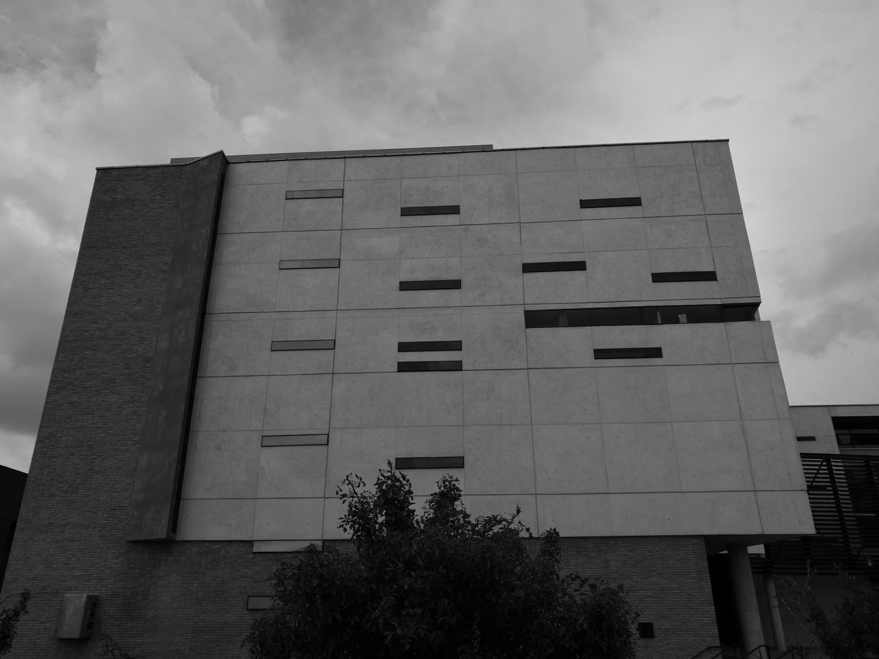 LOW ANGLE VIEW OF OFFICE BUILDING AGAINST SKY