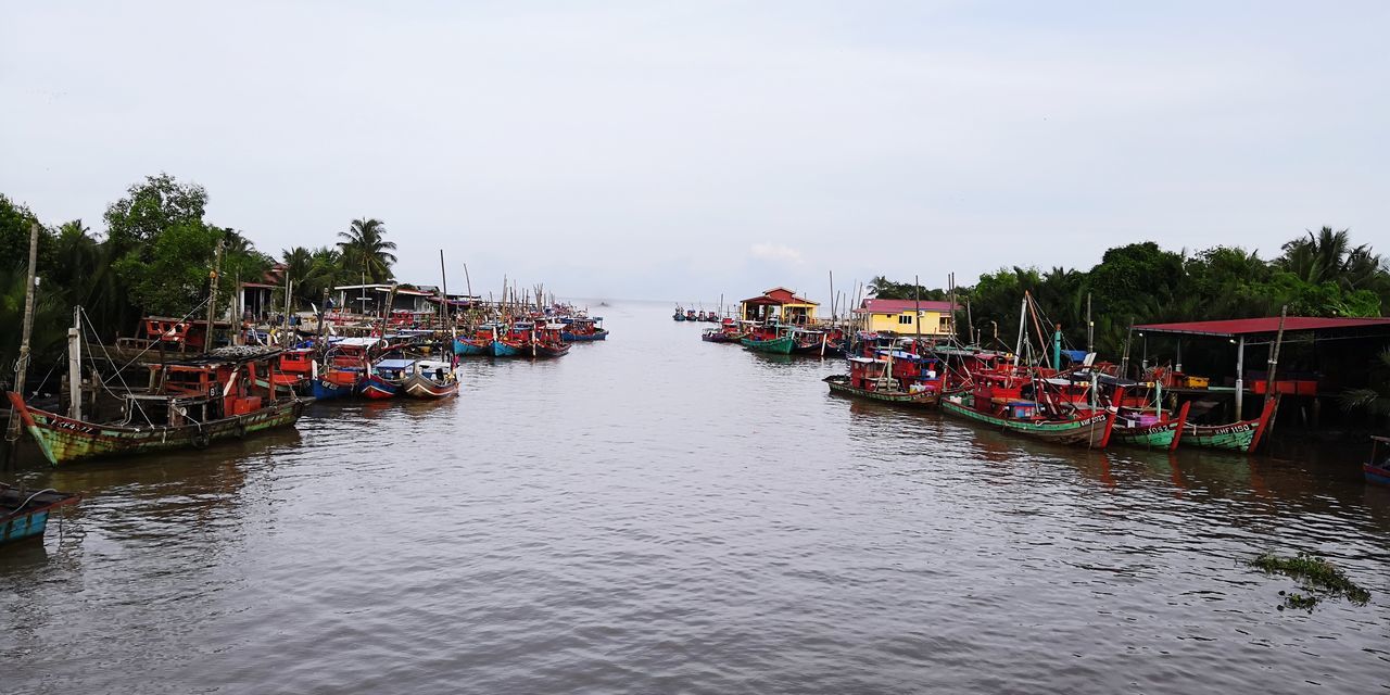 PANORAMIC VIEW OF RIVER AGAINST SKY