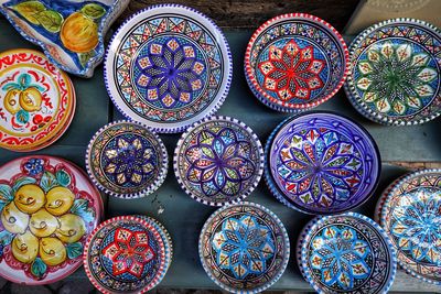 Sicilian craftsmanship. handmade decorated multicolore plates and bowls. ortigia island, italy