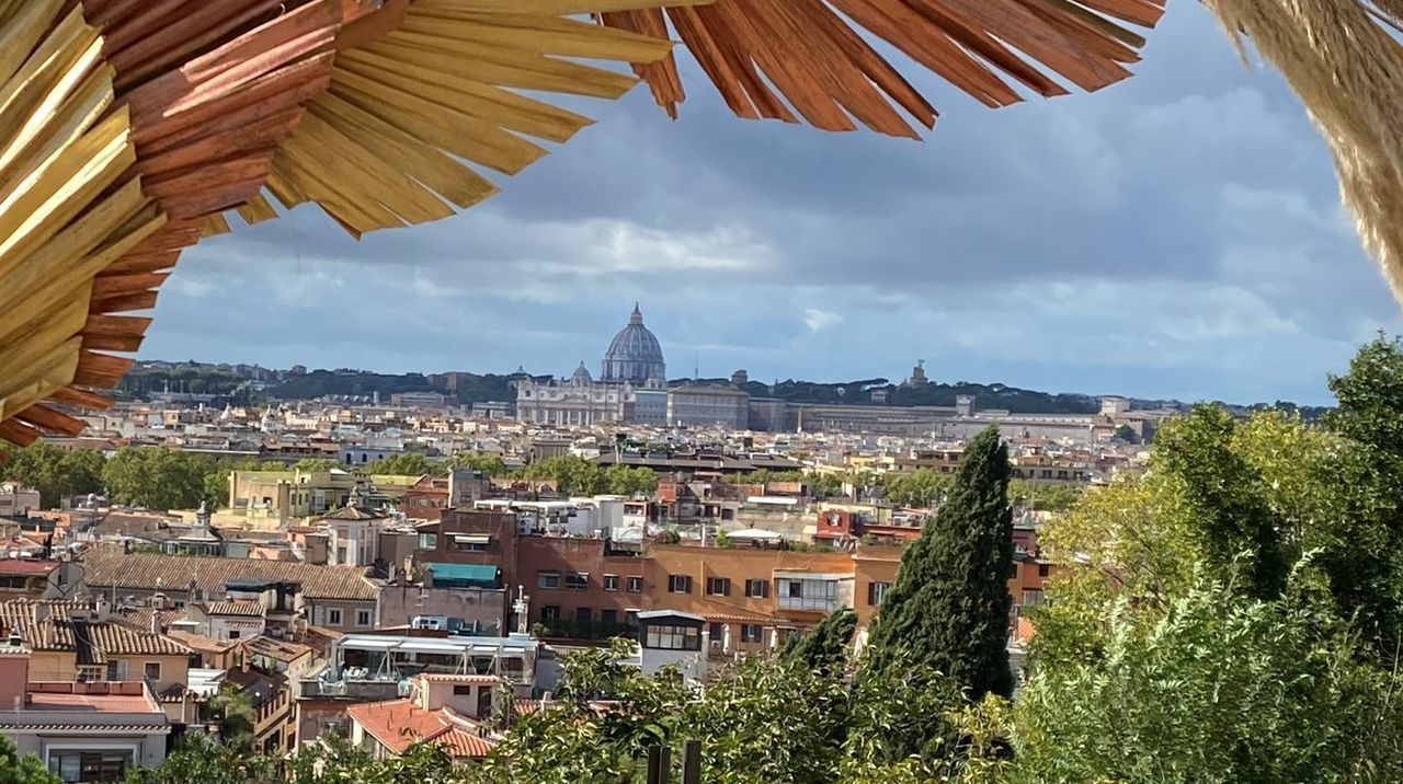 VIEW OF TOWNSCAPE AGAINST SKY