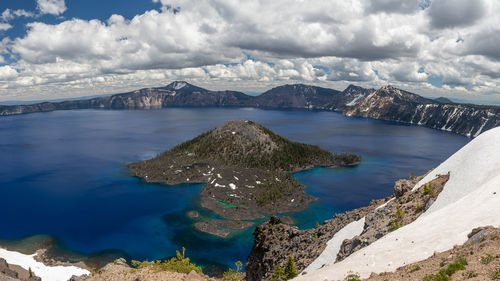 Panoramic view of lake and mountains against sky