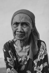 Portrait of mid adult woman against blurred background