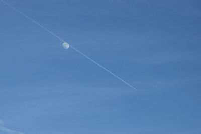 Low angle view of vapor trail in sky