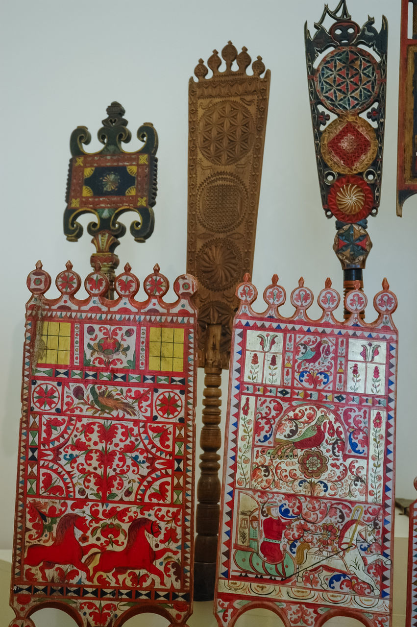 LOW ANGLE VIEW OF DECORATION ON TEMPLE