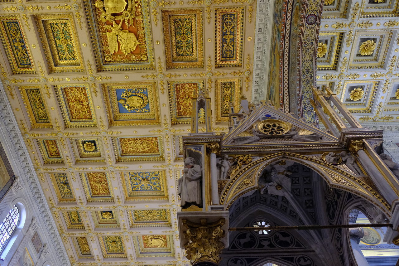 LOW ANGLE VIEW OF ORNATE CEILING OF CATHEDRAL