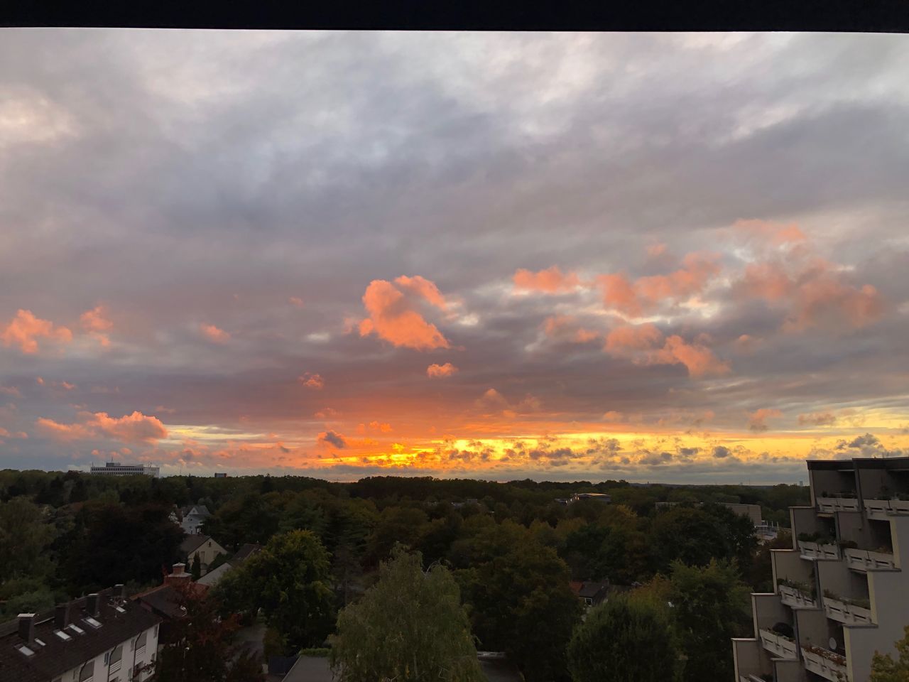 HIGH ANGLE SHOT OF TOWNSCAPE AGAINST SKY AT SUNSET