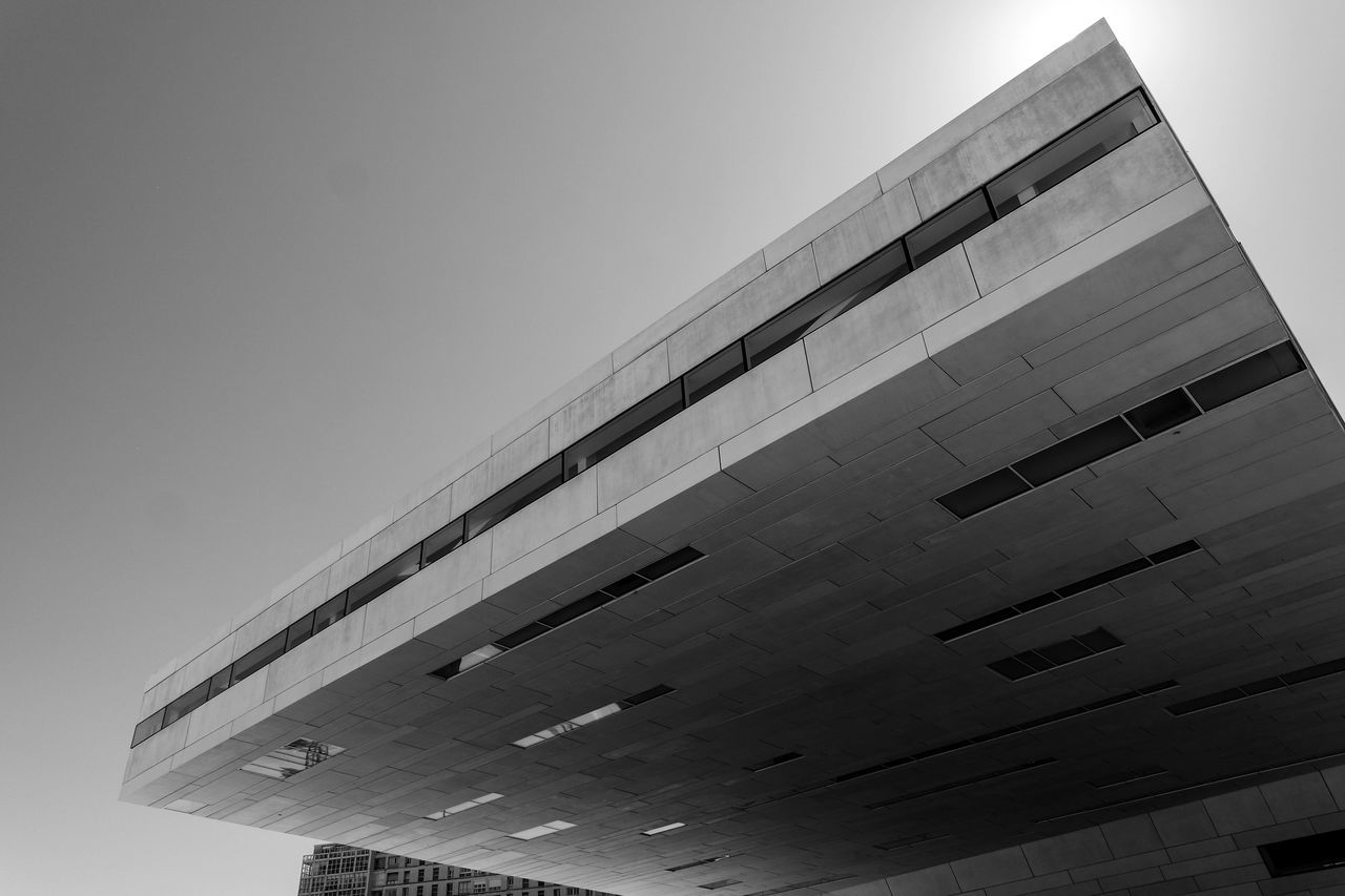 LOW ANGLE VIEW OF MODERN BUILDING AGAINST SKY