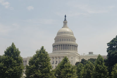 View of capitol building against sky