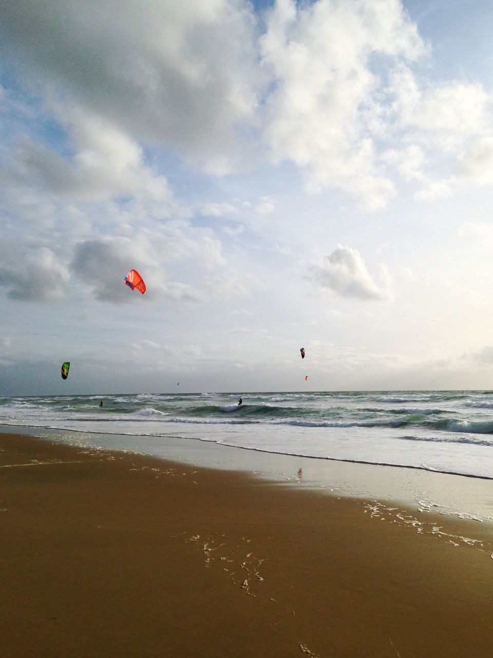 sea, water, beach, sky, land, cloud - sky, horizon over water, scenics - nature, beauty in nature, horizon, nature, day, tranquility, sand, incidental people, sport, tranquil scene, motion, paragliding, outdoors, parasailing