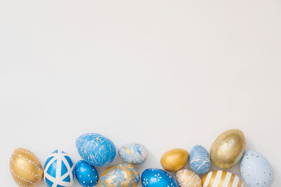 Frame of easter decorated eggs isolated on white background. minimal easter concept. 