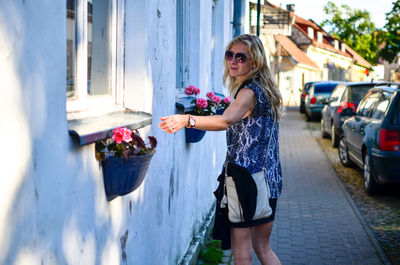 Young woman wearing sunglasses walking on a street