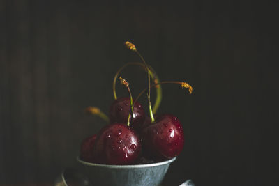 Close-up of cherries in bowl