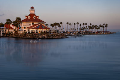 Parkers' lighthouse - seafood restaurant in long beach. buildings in water