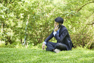 Full length of man sitting on grass
