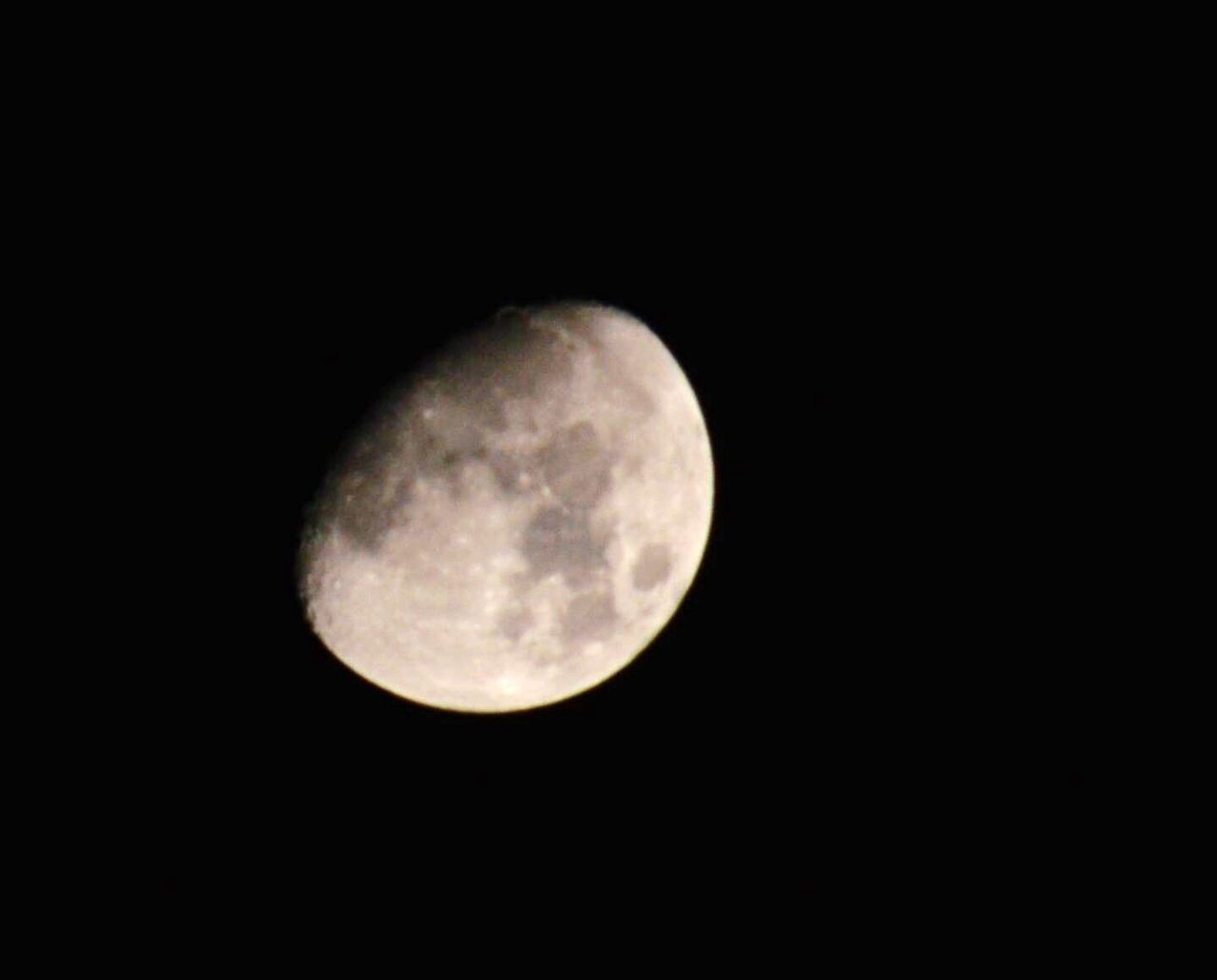 moon, astronomy, night, planetary moon, full moon, moon surface, beauty in nature, tranquil scene, discovery, tranquility, scenics, nature, space exploration, dark, circle, low angle view, copy space, majestic, sky, sphere