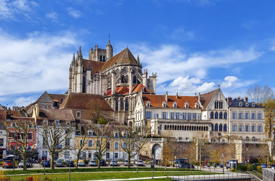 Buildings in city against sky