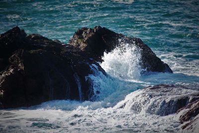 Waves splashing on rocks