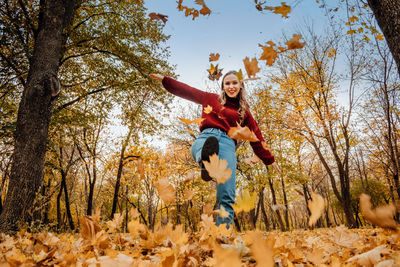 Activities for happy fall, improve yourself, ways to be happy and healthy autumn. embrace life, 