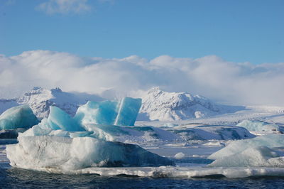 Scenic view of snow landscape of jökulsárlón lagoon against sky