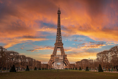 Beautiful view of the famous eiffel tower in paris, france during magical sunset
