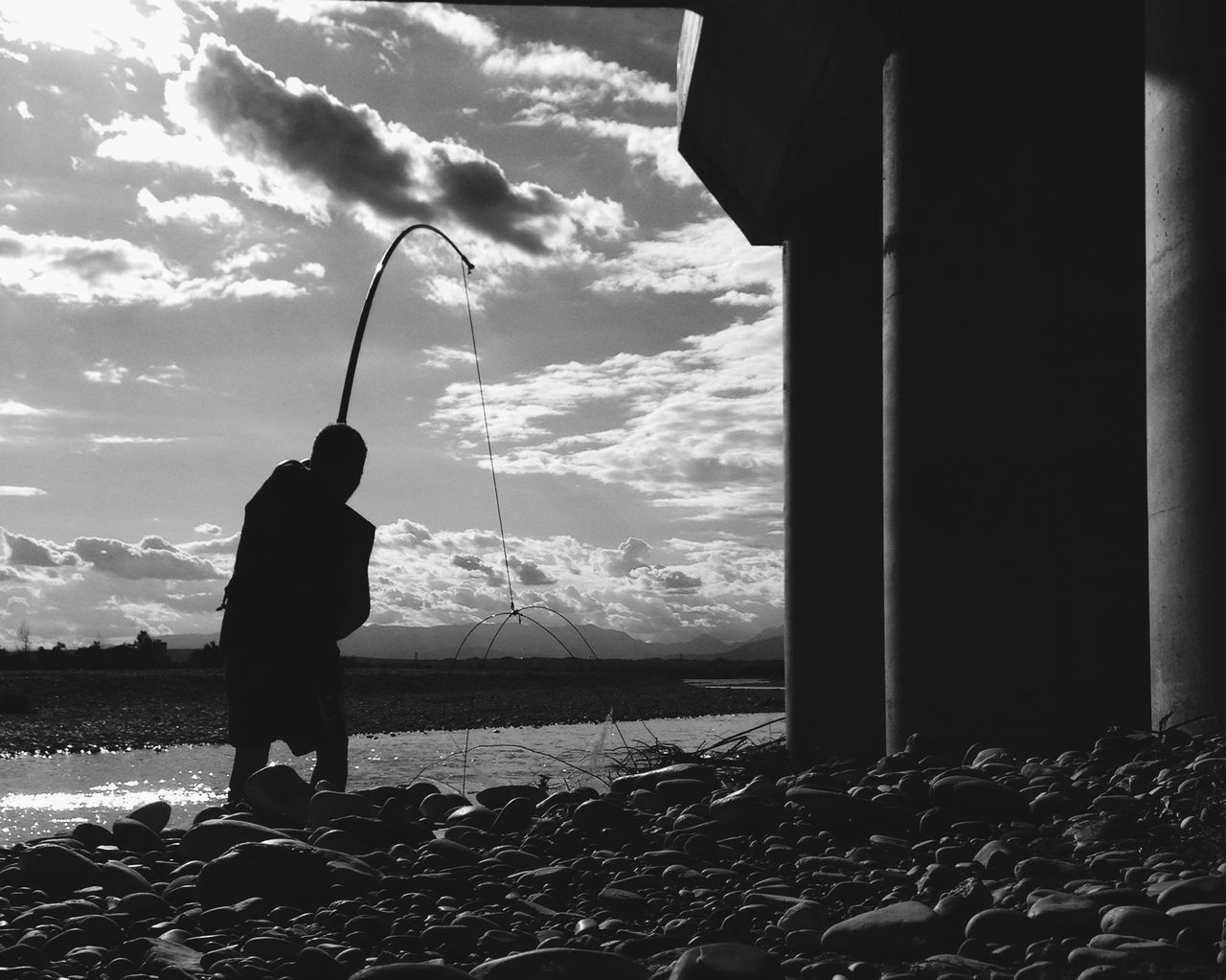 sky, water, standing, cloud - sky, rear view, men, lifestyles, leisure activity, cloud, sea, silhouette, nature, full length, person, tranquility, scenics, day, beauty in nature