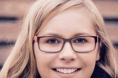 Close-up portrait of smiling woman wearing eyeglasses