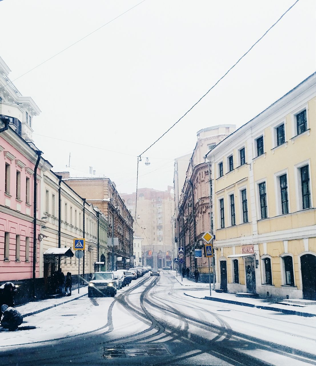 snow, winter, cold temperature, building exterior, architecture, season, built structure, weather, transportation, covering, street, residential structure, road, residential building, house, car, mode of transport, clear sky, land vehicle, city