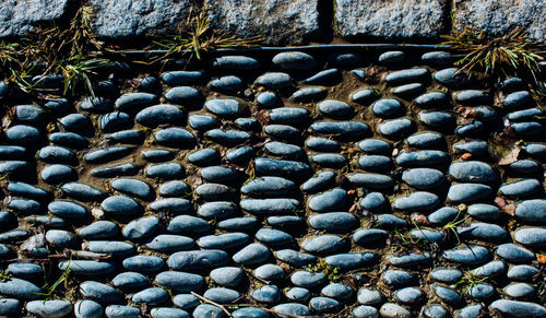 Close-up of stones on stone wall