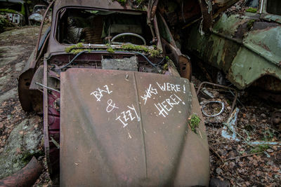 Text on old abandoned car