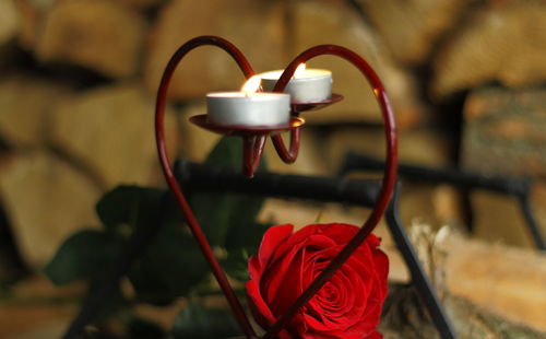 Tea light candles on heart shaped holder with red rose