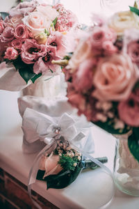 Rose bouquet on table