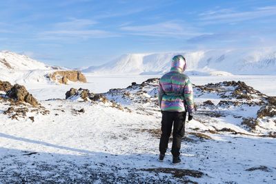 Tourist in the middle of nowhere on iceland