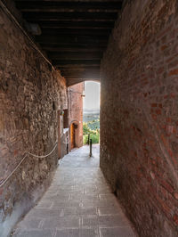 Narrow footpath leading to old building