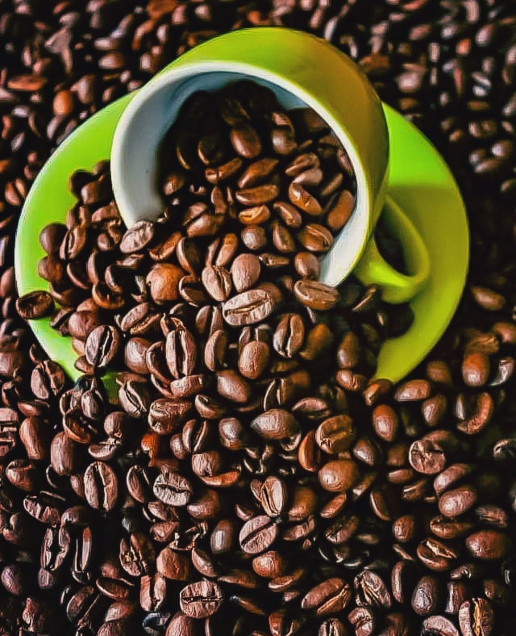 roasted coffee bean, coffee - drink, coffee, food and drink, brown, food, large group of objects, no people, freshness, indoors, abundance, close-up, still life, caffeine, high angle view, green color, roasted, coffee bean, nature, cup