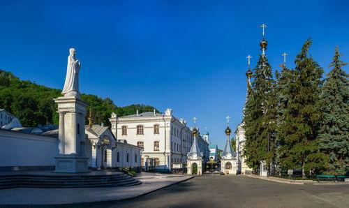 Monument to the holy mother of god near the svyatogorsk or sviatohirsk lavra 