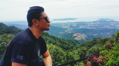 Scenic view of sea with mountains in background