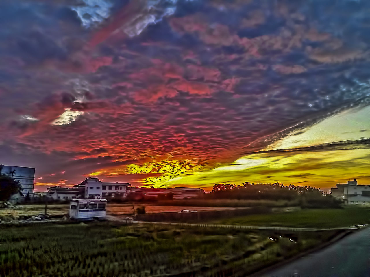 SCENIC VIEW OF FIELD AGAINST SKY AT SUNSET