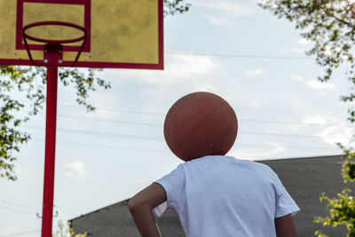 Ball head, heart full, young player embraces unique perspective on the basketball court