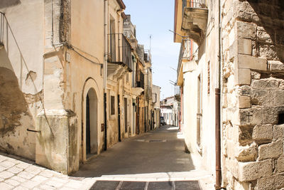 Narrow alley amidst buildings in city