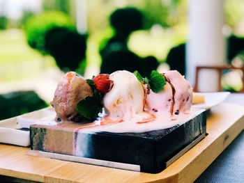 Close-up of sushi in plate on table