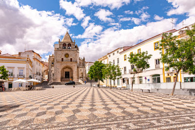 The igreja de nossa senhora da assuncao in front of the central square elvas in alentejo, portugal