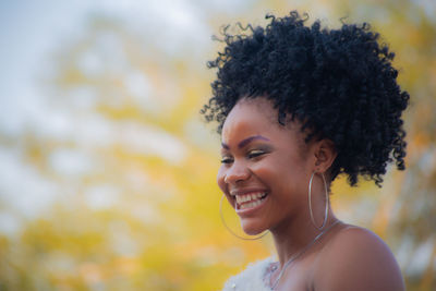 Portrait of smiling young woman outdoors