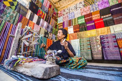 Man waving wool in shop