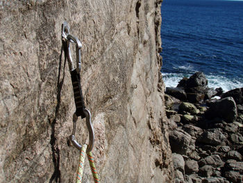 Securing the rope, safety equipment and protective measurement when climbing